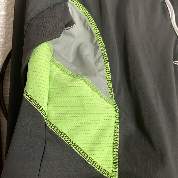 Women’s size XS TuffRider lightweight charcoal gray and neon green jacket - Picture 5 of 9
